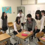 HUNTA-107 Hitomi Madoka, Hamasaki Mao 放課後の学校にいやらしい姿で拘束された生徒 いつもいきがってる強気な生徒が女子○特有の陰湿な仕返しを受け卑猥なポーズで拘束されおもちゃを装着 陵辱 Cowgirl Clothes ソックス School Uniform