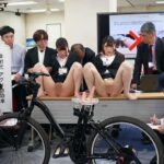 SDJS-034 Aramura Akari SOD女子社員 噴射式2穴交互挿入アクメ自転車がイクッ… 露出 Squirting OL・秘書 潮吹き