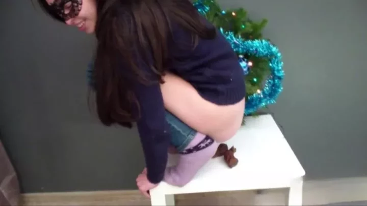Alina pooping Christmas