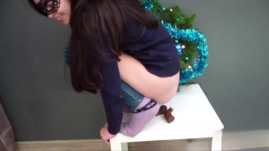Alina pooping Christmas