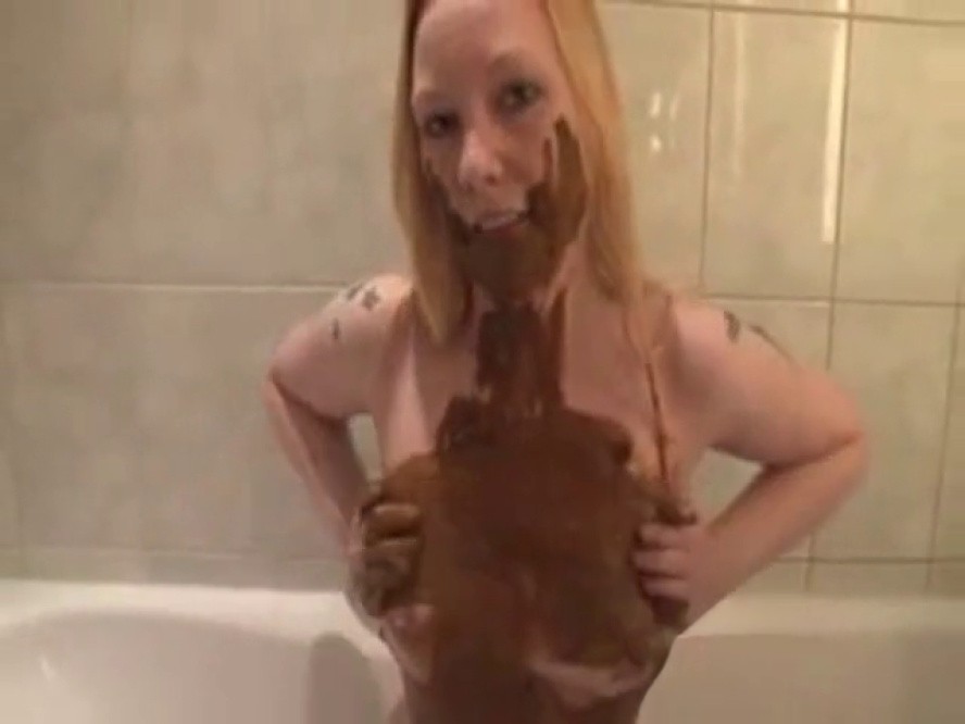 Beautifull Maisy Play With Her Shit In The Shower 0043017