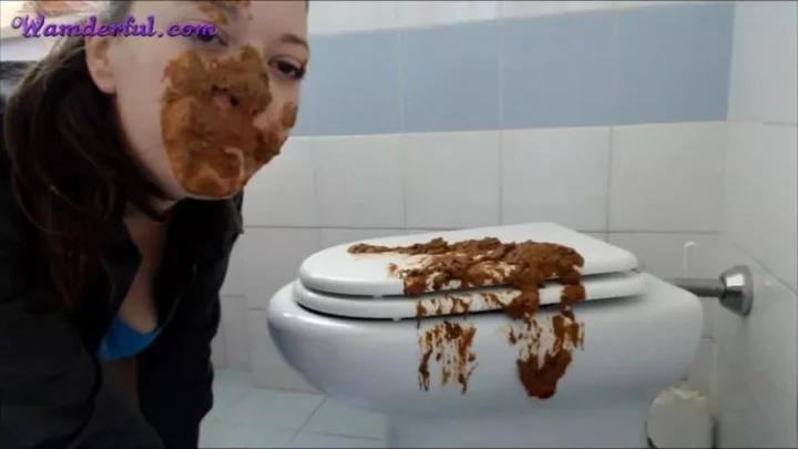 Claudia 19 Shitter Scat