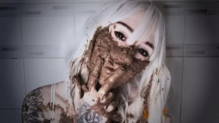 DirtyBetty This is scat porn?