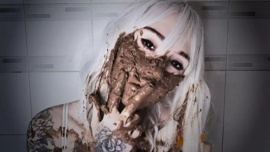 DirtyBetty This is scat porn?