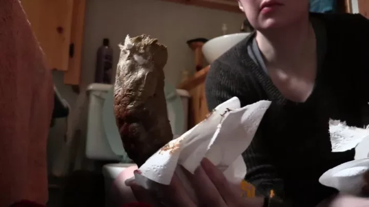 DirtyMaryan Pooping thick log at my in laws place