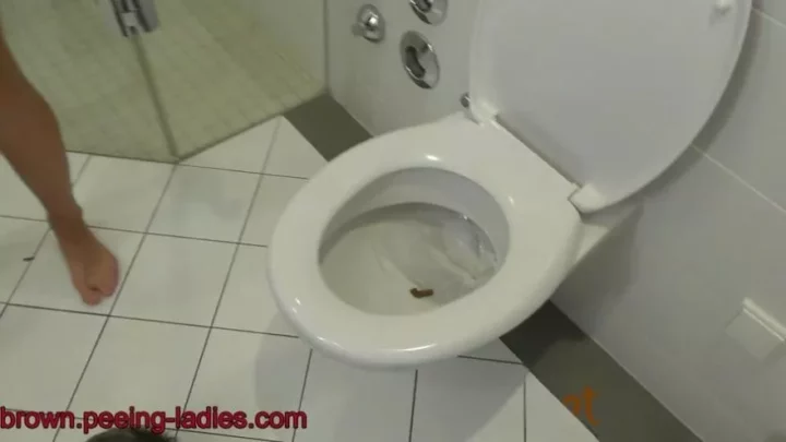 Domi shits a lot lucie a litlle
