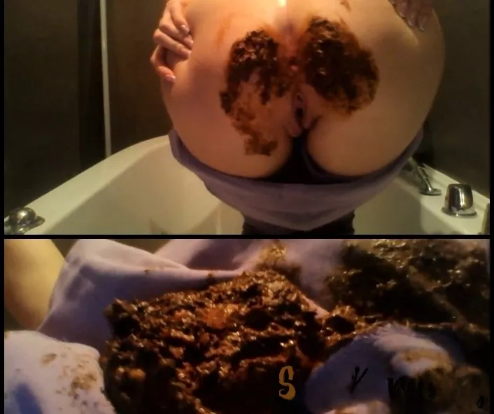 KassianeArquetti Blonde Bridge Shit Scat Purple Bathroom