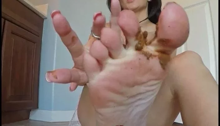 KassianeArquetti Smelling Shit Between My Toes