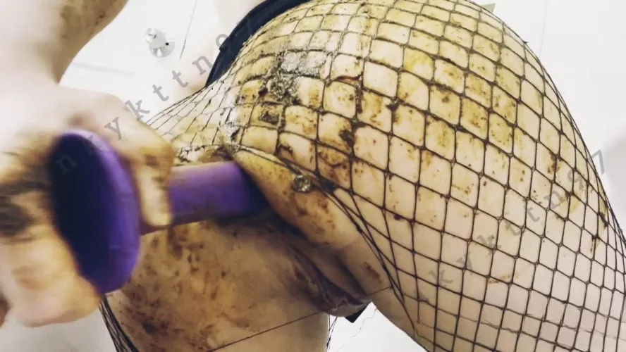 Knkykttn97 Fishnet Enema