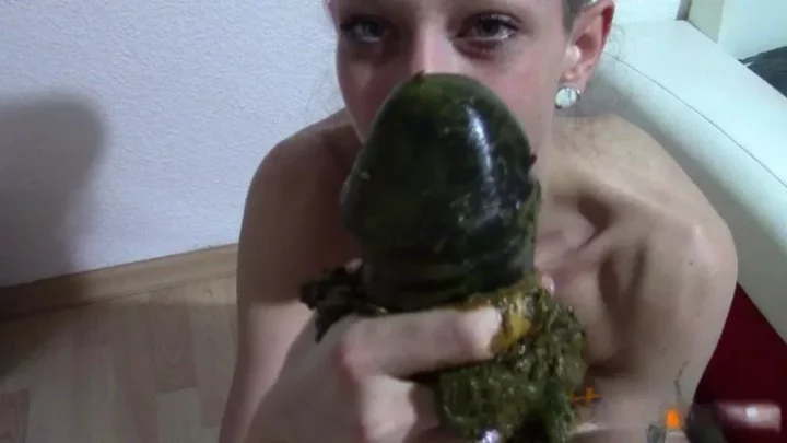 KV-GIRL Wanking monster dildo with shit