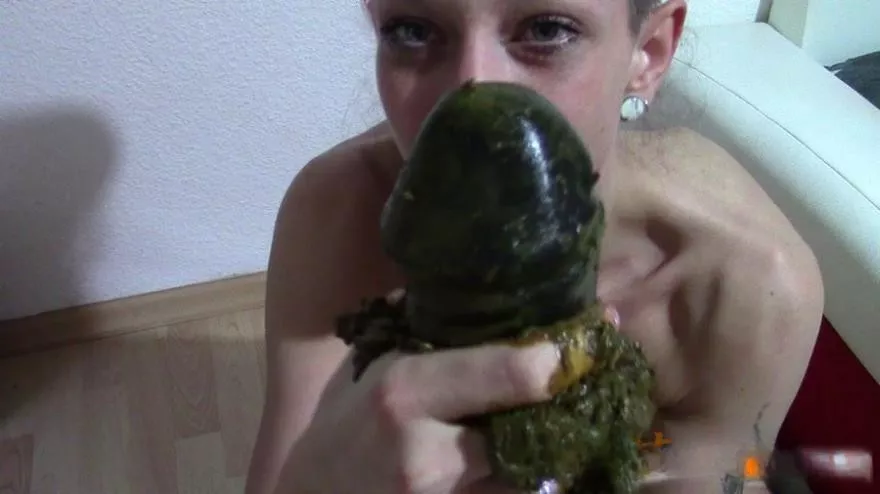 KV-GIRL Wanking monster dildo with shit