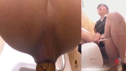 Screenshot 5 from BetweenMyCheeks office poop