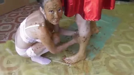Screenshot 5 from Maya worships my feet in shit