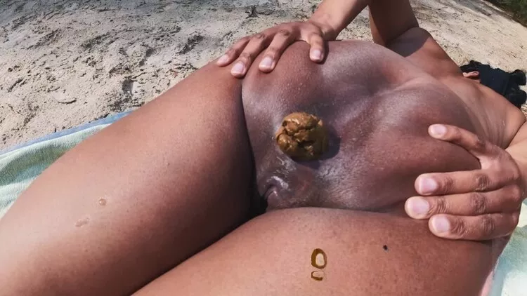 MiaRoxxx Season 2022: Ebony and Ivory at the beach