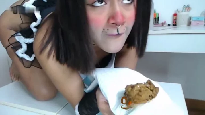 Mirellabb Cute bunny doing the bathroom at ur desk