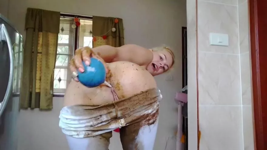 MissAnja Dancing, Creamy Poo, Enema, Fart in White Leggings