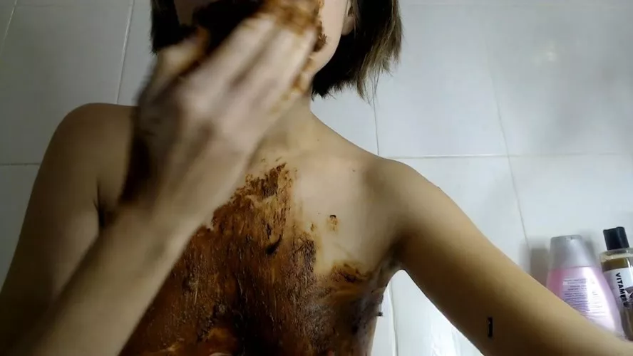 p00girl slop and smear in the bath